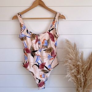 L*SPACE Float On One Piece Swimsuit NWT >> size 8